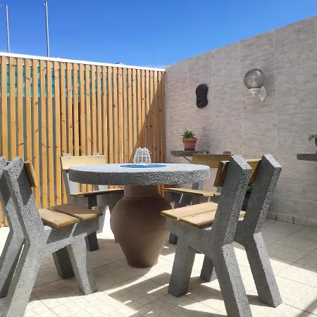 House Fifteen * Horta (Azores)