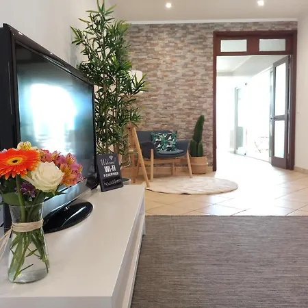 House Fifteen * Horta (Azores)